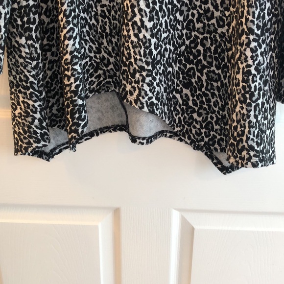 Philosophy Women’s Small cowl neck, asymmetrical hem tunic. - Picture 4 of 5